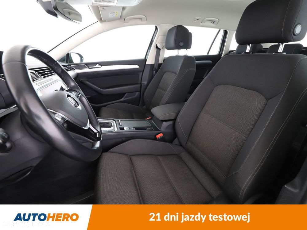 Volkswagen Passat - 10