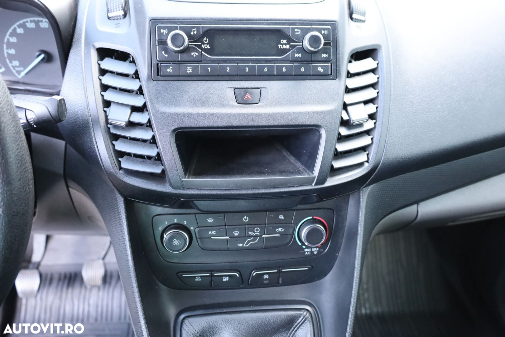 Ford Transit Connect - 22