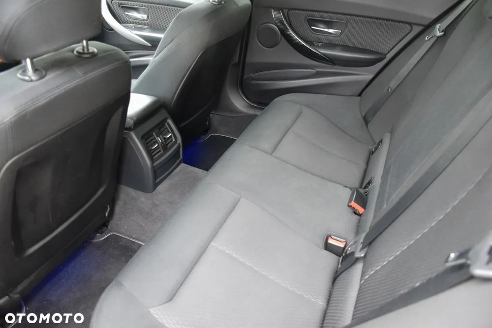 BMW Seria 3 318d Blue Performance Sport Line - 34