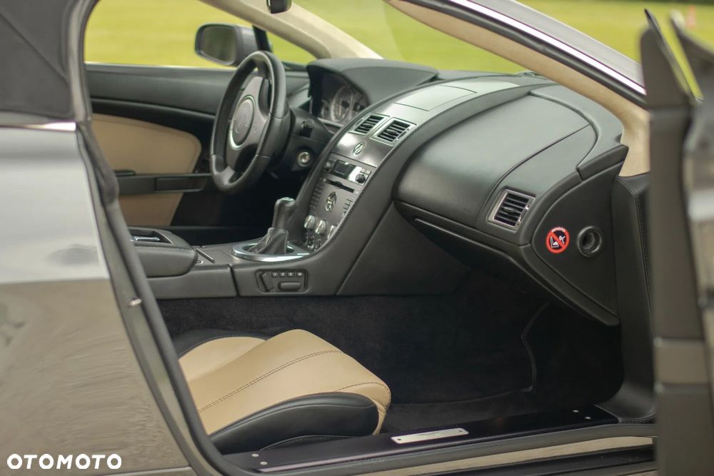 Aston Martin V8 Vantage - 9