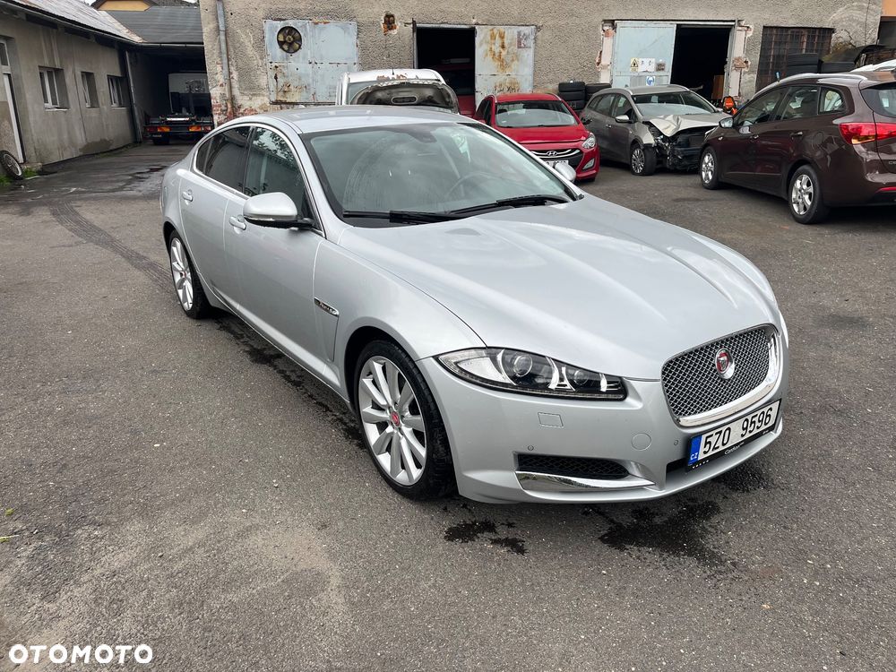 Jaguar XF 3.0 V6 D Luxury - 2