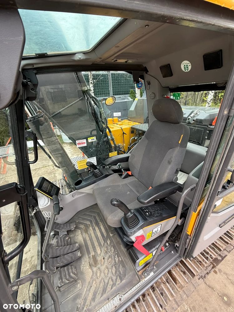 Volvo EC 140 EL - 11