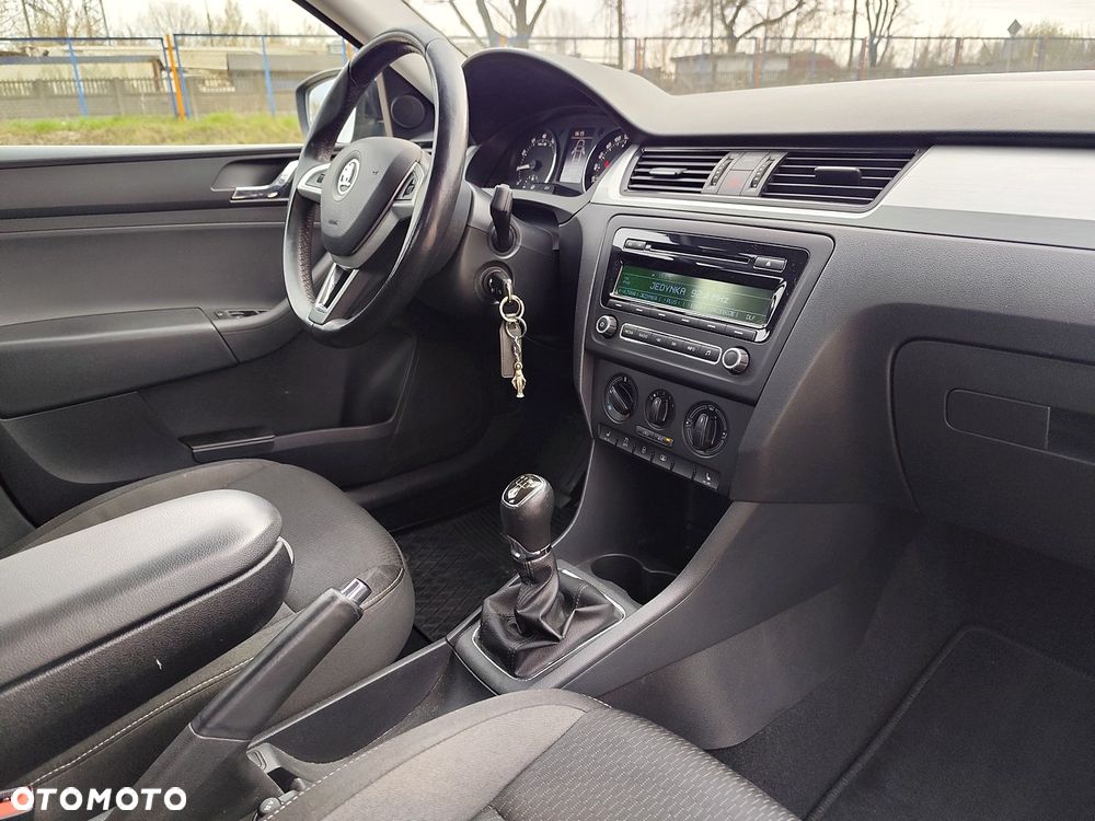 Skoda RAPID 1.2 Ambition - 11