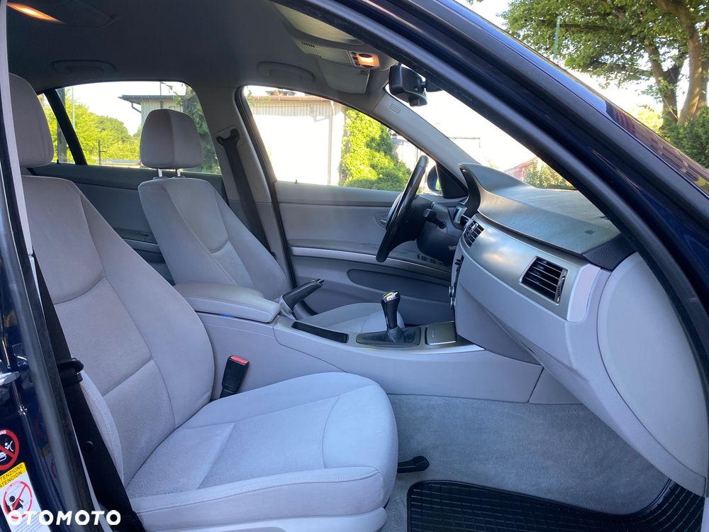 BMW Seria 3 320d - 29