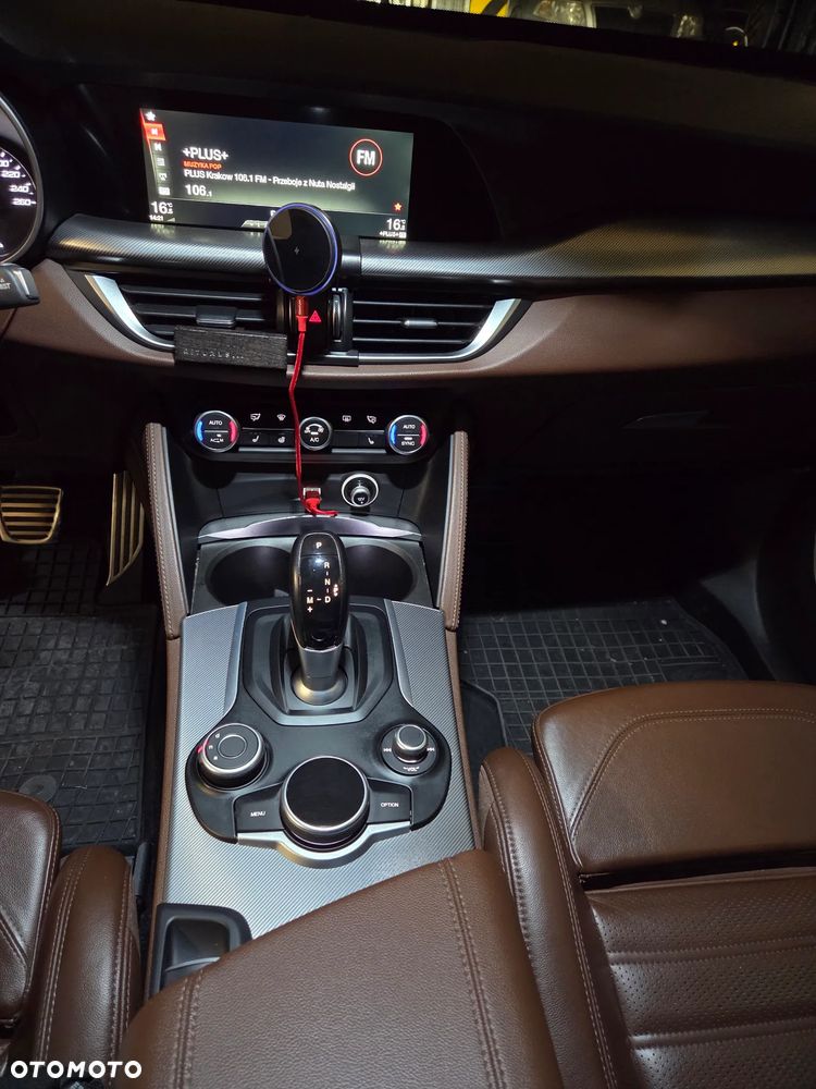 Alfa Romeo Stelvio - 14
