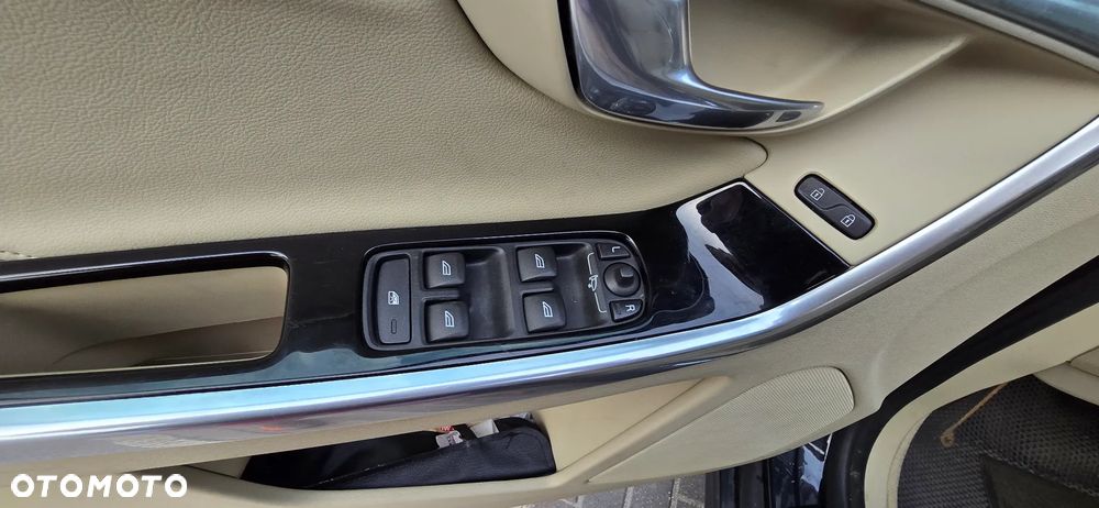 Volvo XC 60 D4 AWD Geartronic Summum - 25