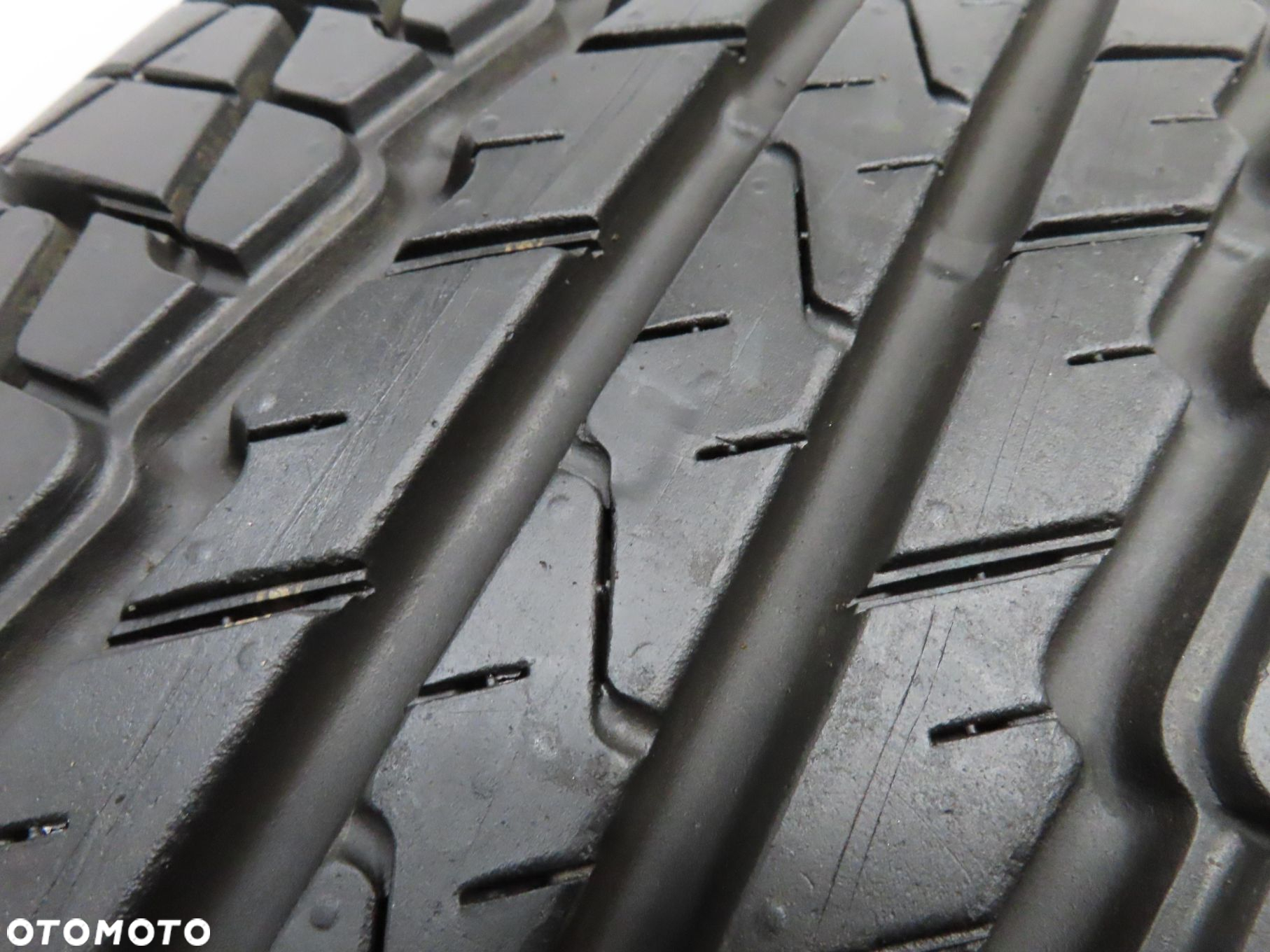 245/65R17 OPONA LETNIA Kumho Road Venture ST 107H - 3