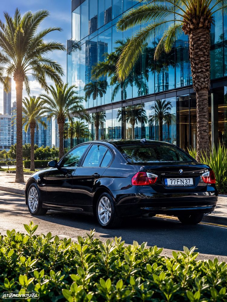 BMW 318 d Dynamic - 1
