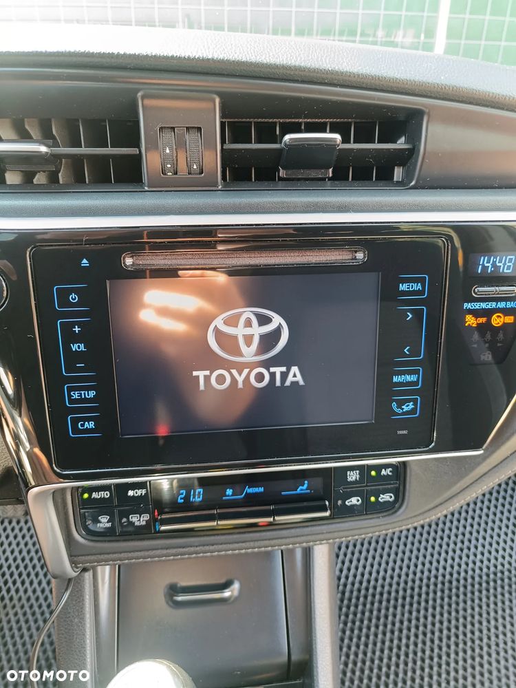 Toyota Auris 1.6 D-4D Prestige - 23