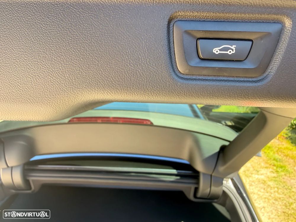 BMW 330 e Pack Desportivo M Auto - 23