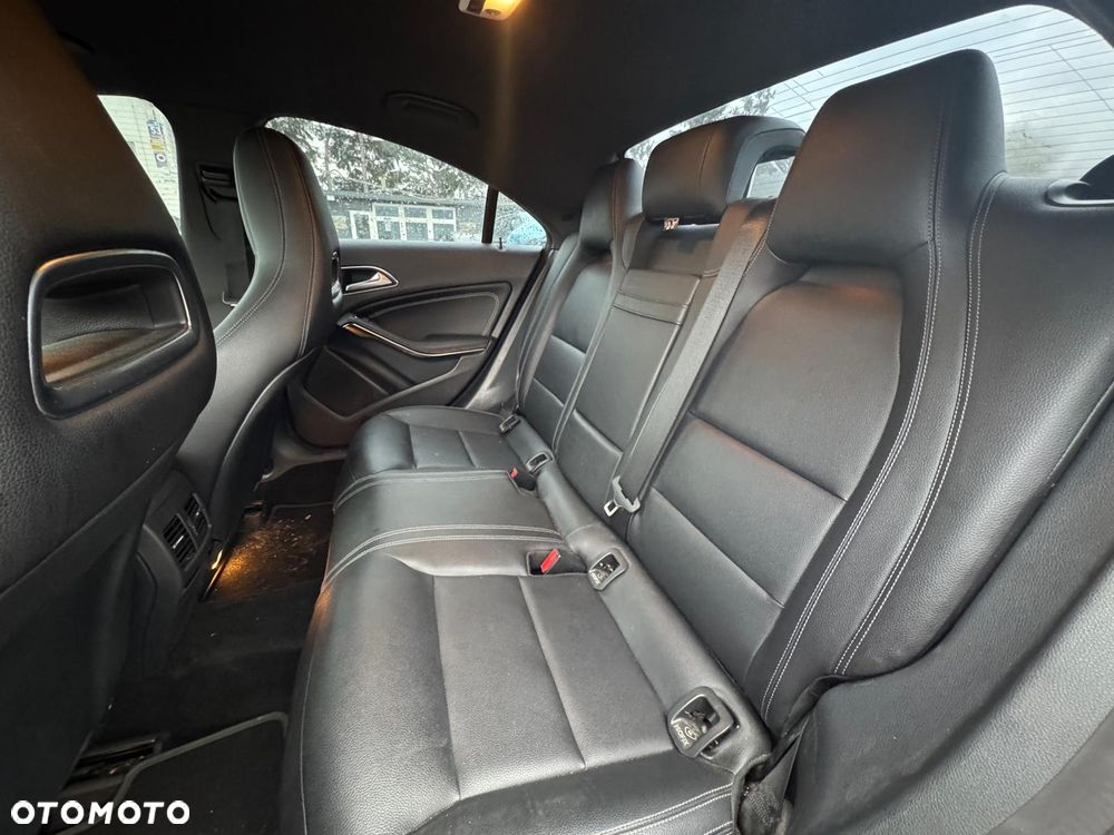 Mercedes-Benz CLA 250 7G-DCT - 20