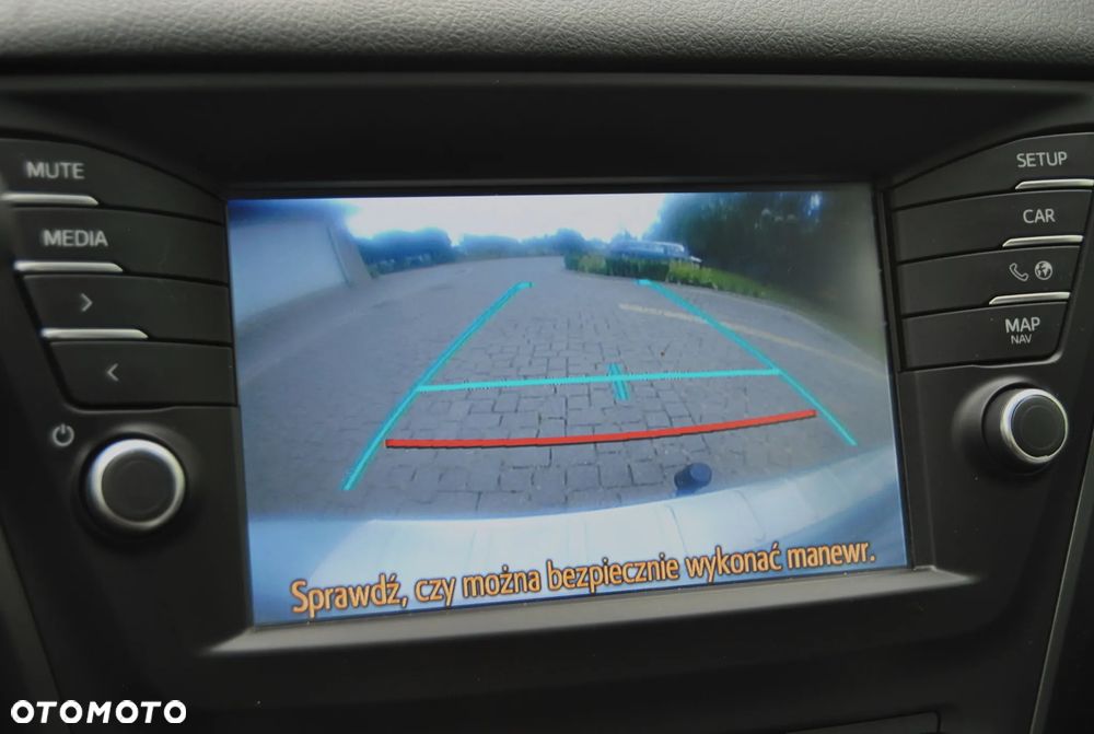 Toyota Avensis 1.8 Sol NAVI - 12