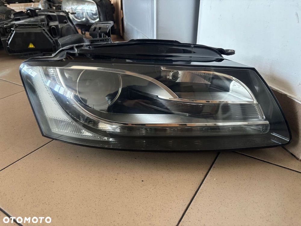 Audi A5 2.0 TFSI 2011r Lampa przód prawa