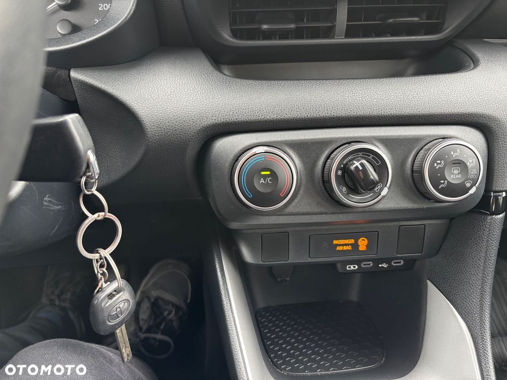 Toyota Yaris 1.5 Style - 27