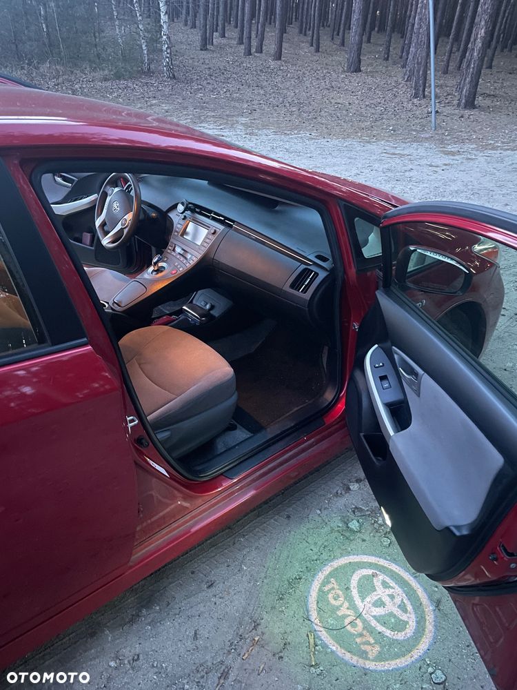 Toyota Prius (Hybrid) - 8