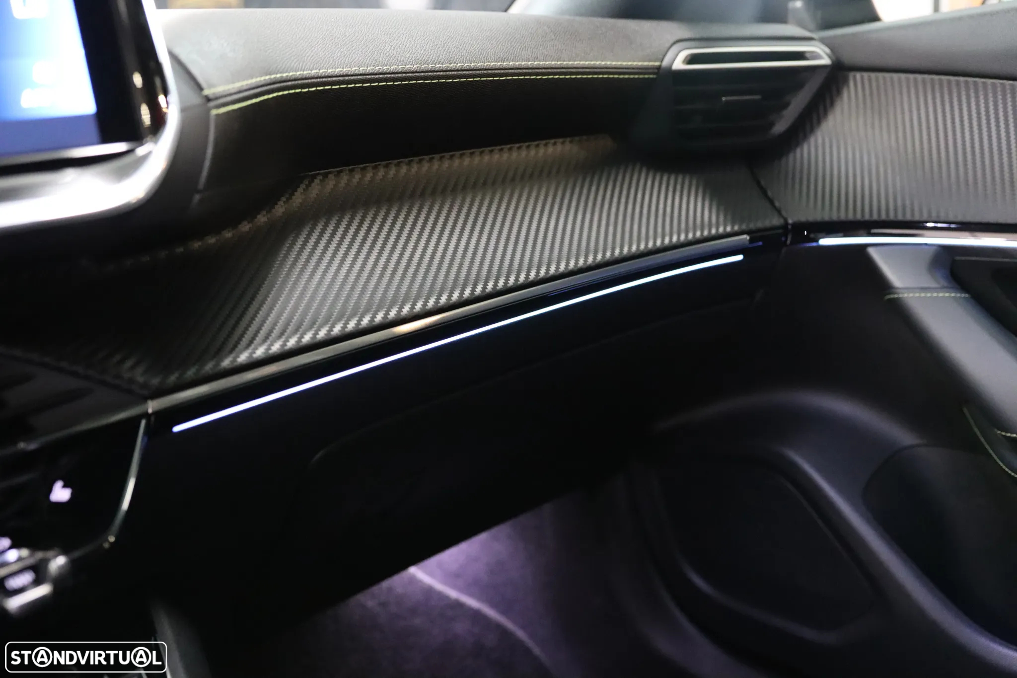 Peugeot 2008 PureTech 130 EAT8 GT - 15