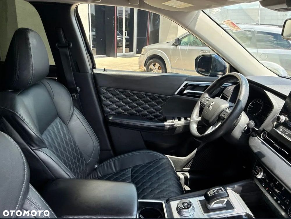 Mitsubishi Outlander - 11