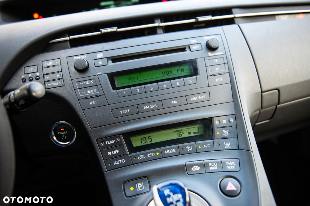 Toyota Prius (Hybrid) Executive - 31