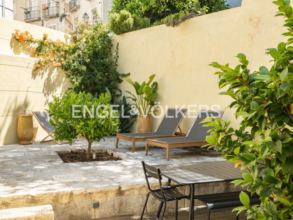 Duplex de charme com terraço na colina da Sé de Lisboa - Grande imagem: 3/51