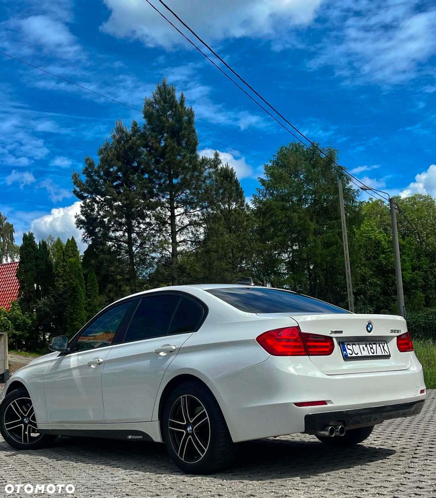 BMW Seria 3 328i - 5