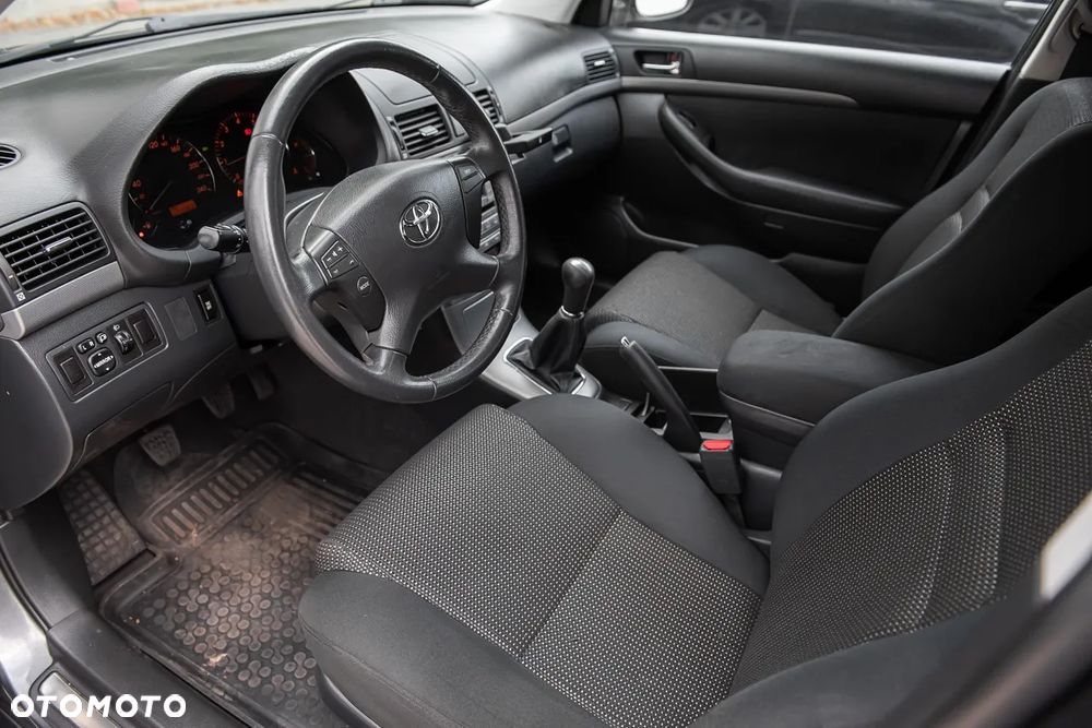 Toyota Avensis 1.8 VVT-i Terra Plus - 15