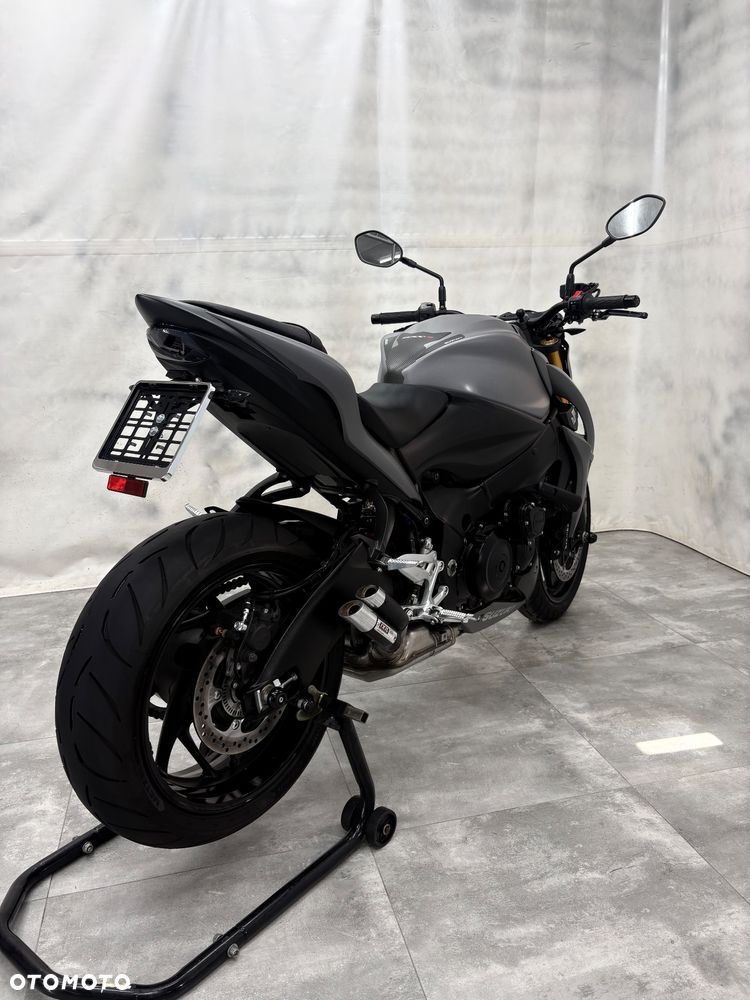 Suzuki GSX 1000 - 20