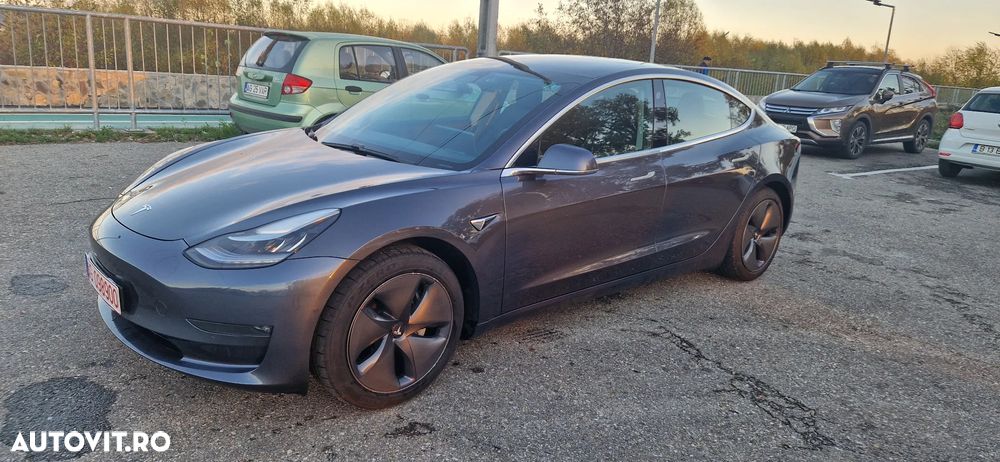 Tesla Model 3 - 1