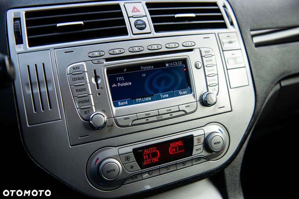 Ford Kuga 2.0 TDCi 4x4 Titanium - 34