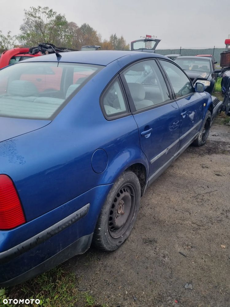 VW Passat b5 sedan przedlift 1.6 8v ANA lakier LR5V na części - 6