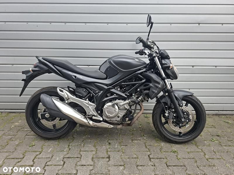 Suzuki Gladius - 1