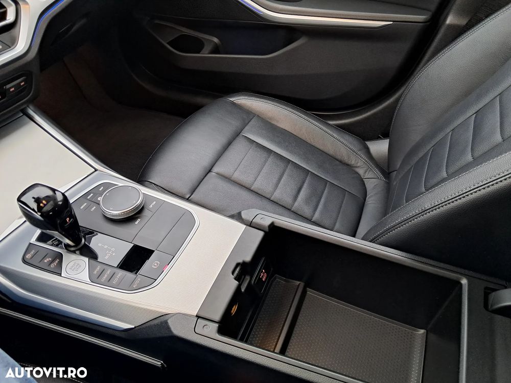 BMW Seria 3 330i Aut. Luxury Line - 27
