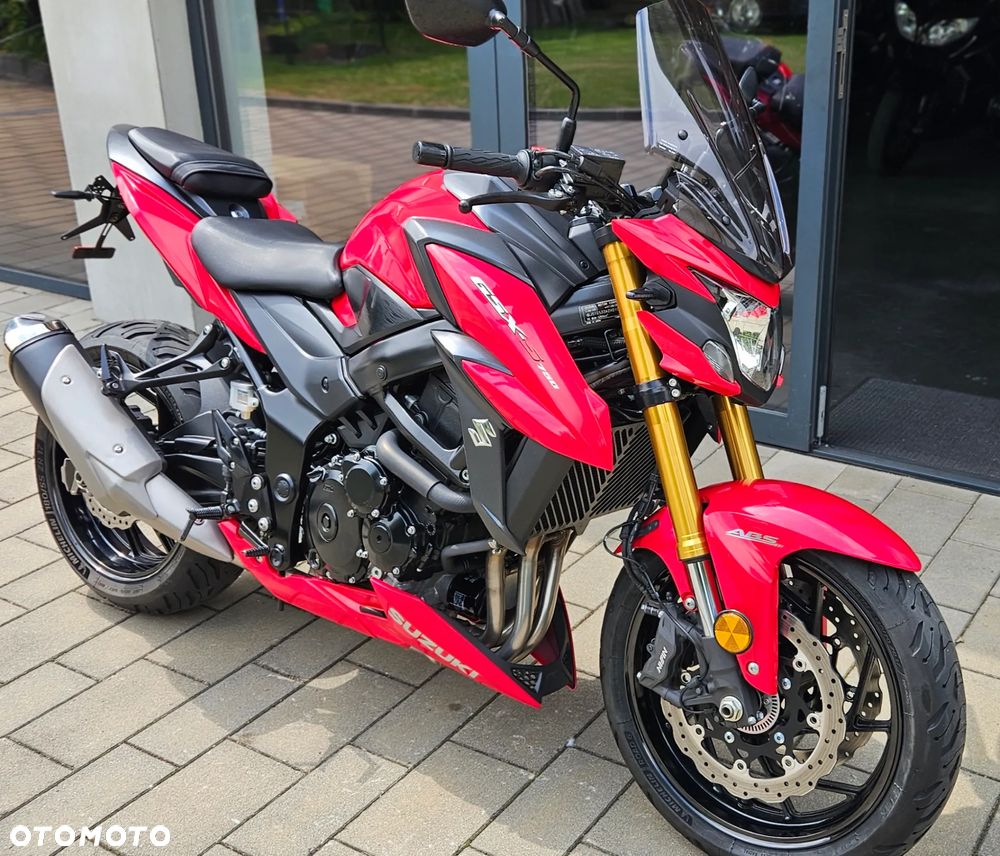 Suzuki GSX - 12