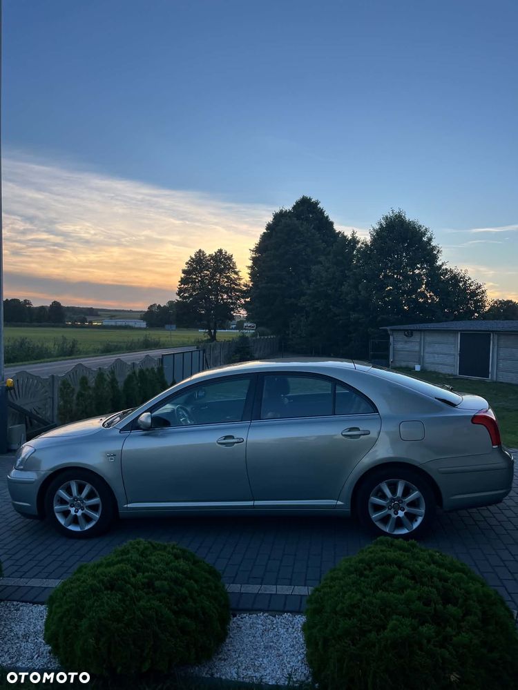 Toyota Avensis - 1