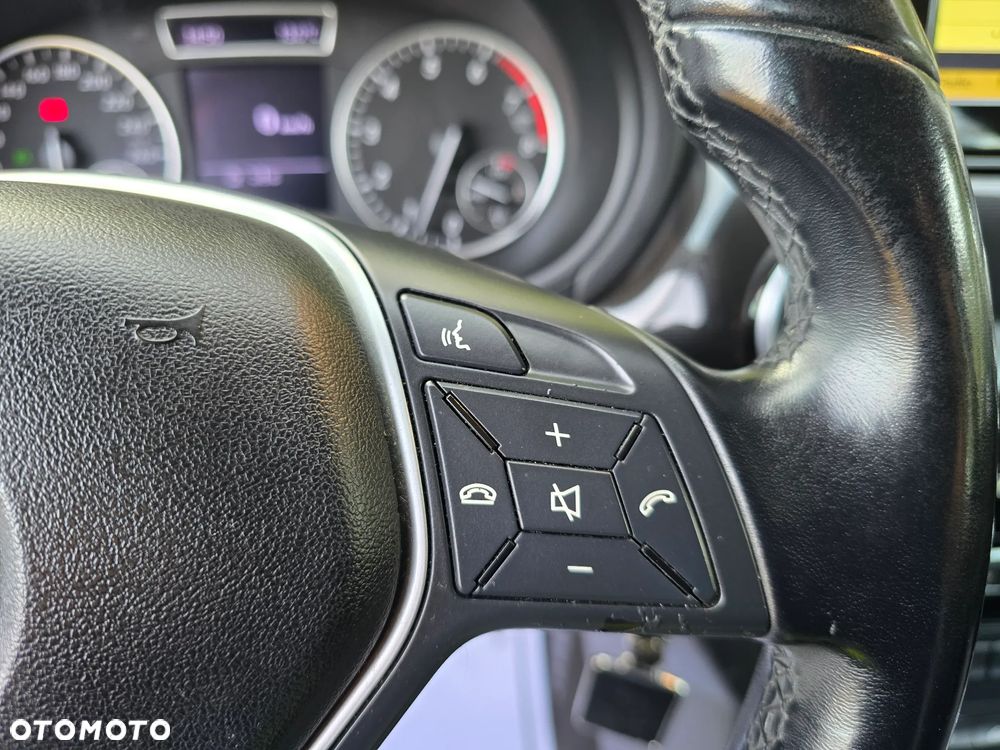 Mercedes-Benz Klasa B 180 BlueEFFICIENCY Edition - 32