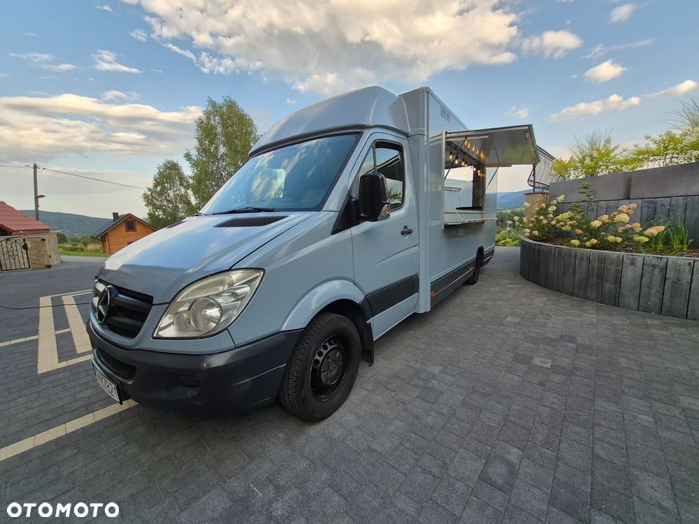 Mercedes-Benz Food Truck Sklep bar - 1