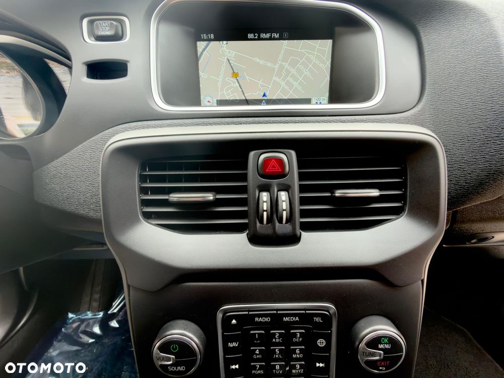 Volvo V40 Cross Country - 17