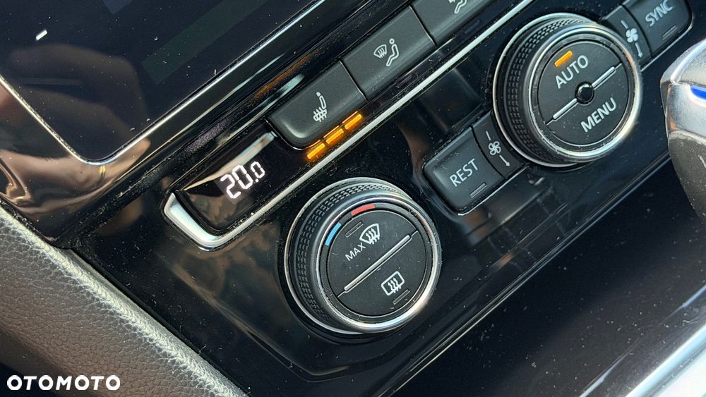 Volkswagen Passat - 15