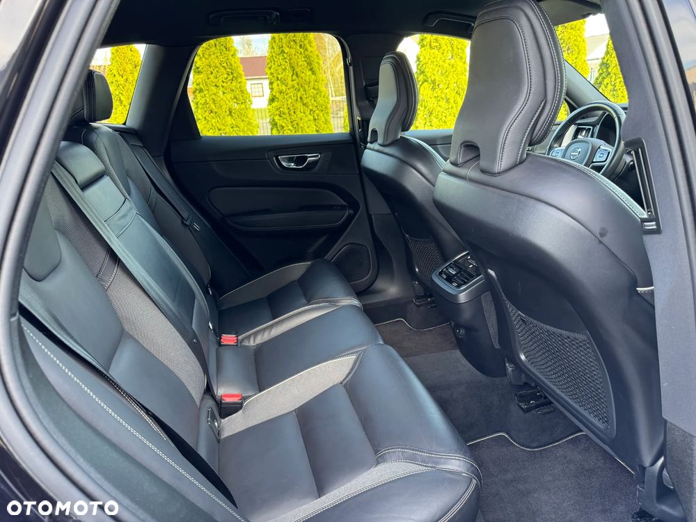 Volvo XC 60 B5 D AWD R-Design - 24