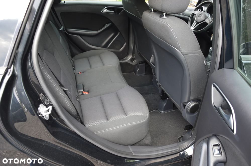 Mercedes-Benz Klasa B 180 CDI (BlueEFFICIENCY) - 37