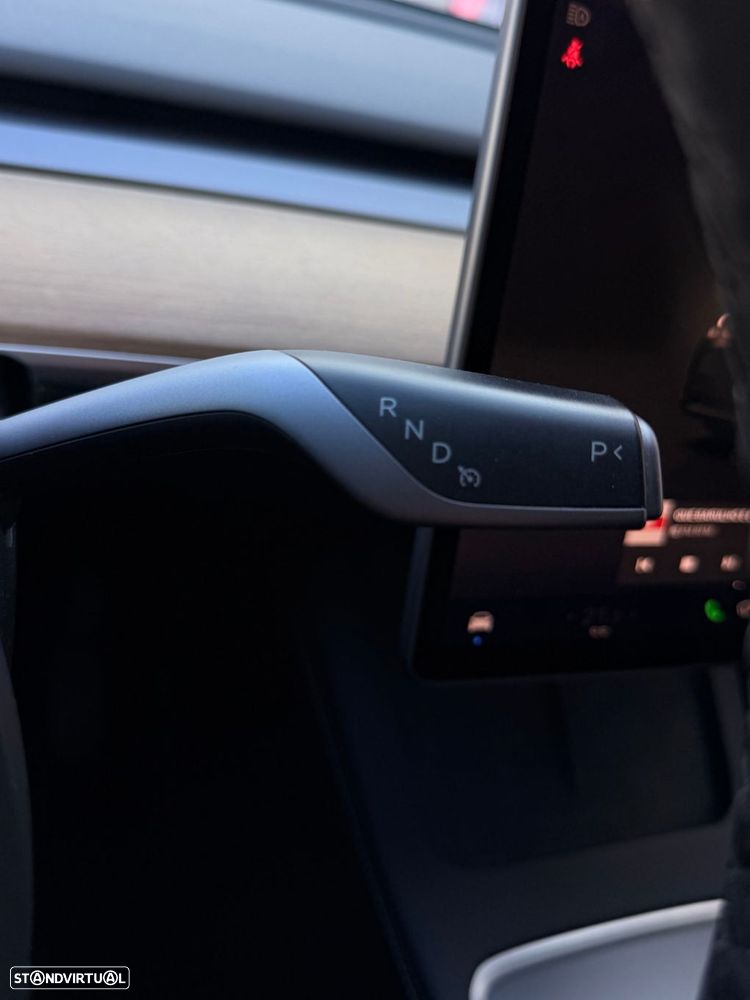 Tesla Model Y - 16