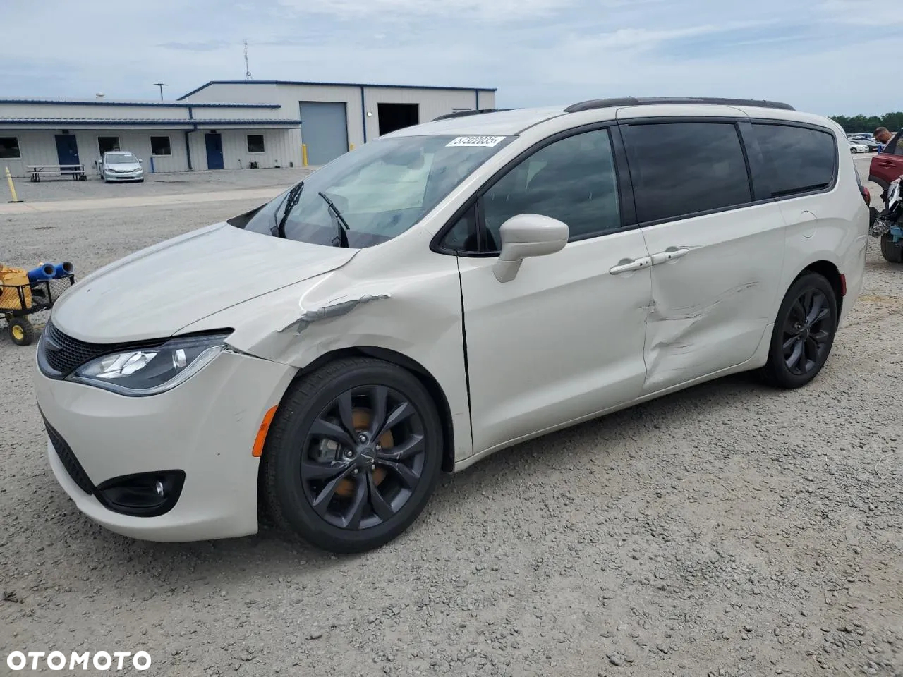 Chrysler Pacifica - 2