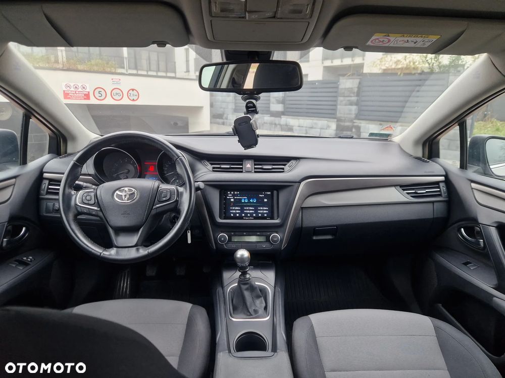 Toyota Avensis 1.6 Premium - 9