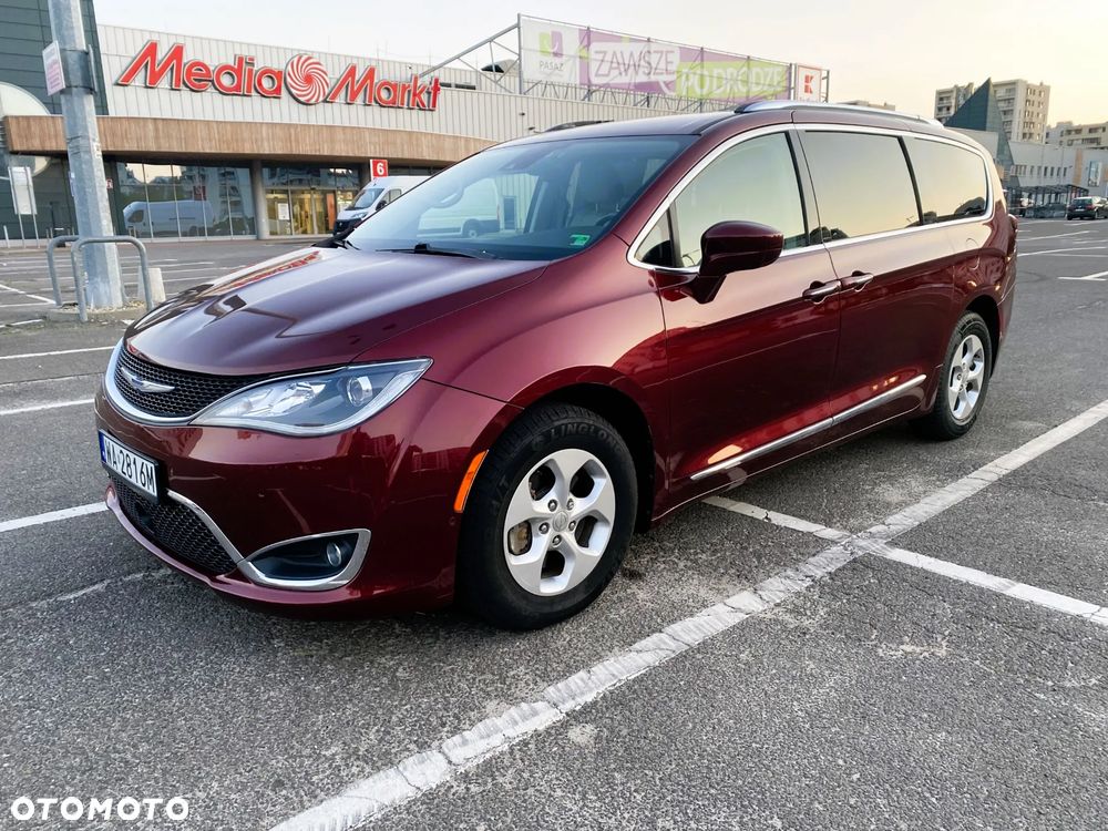 Chrysler Pacifica - 1