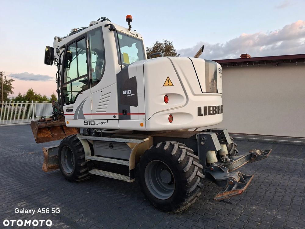 Liebherr A910 Compact Rok 2016 - 9