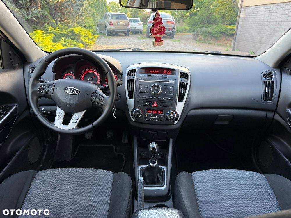 Kia Ceed 1.6 CRDi 90 ISG Spirit - 11