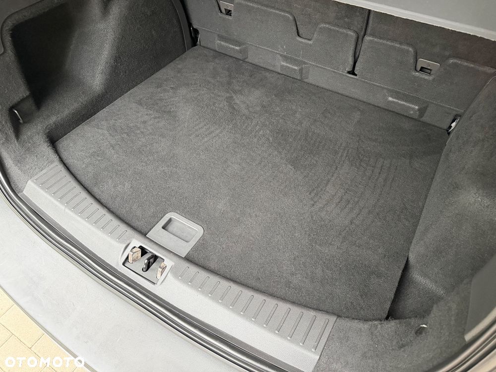Ford Kuga - 25