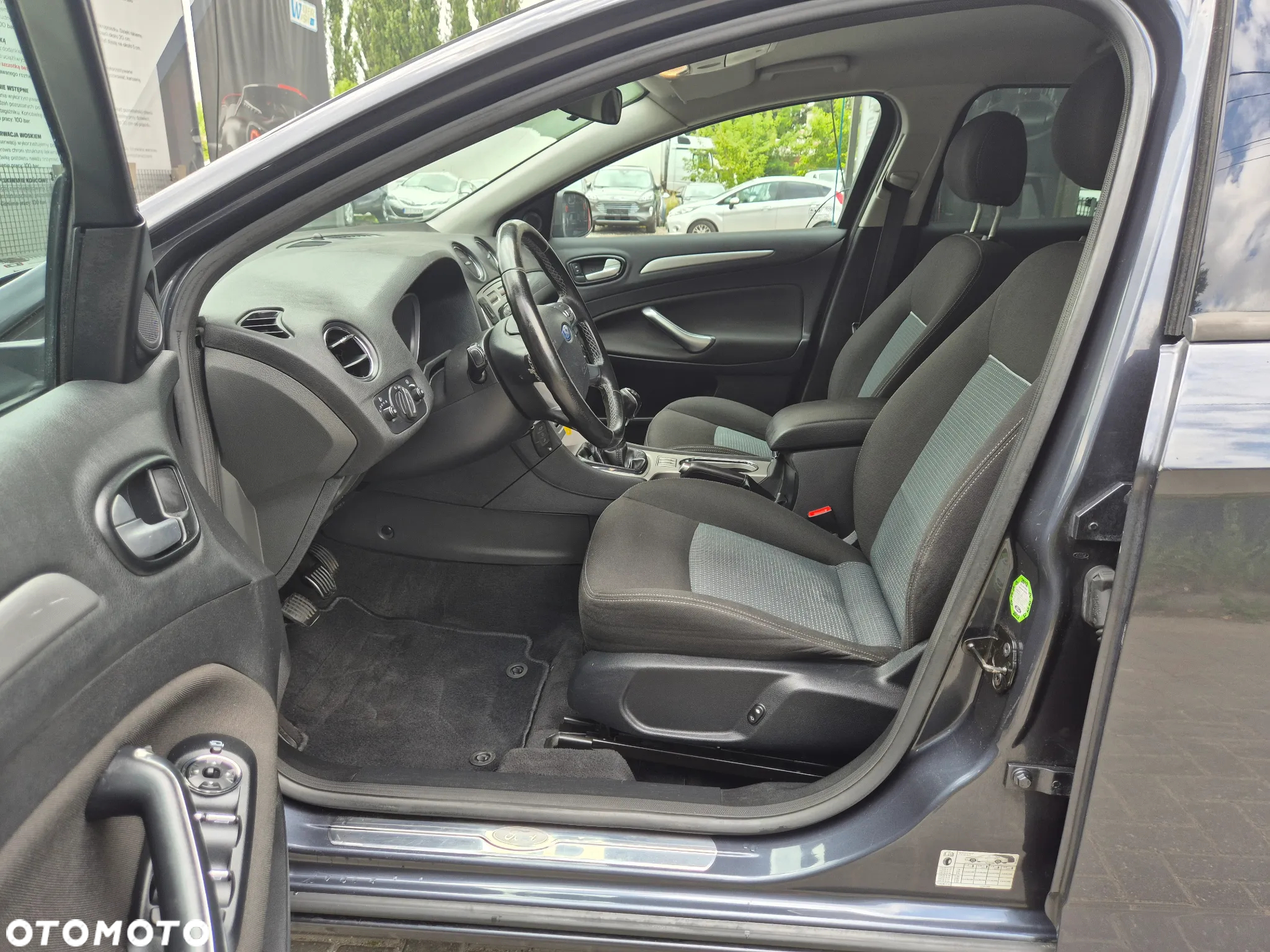 Ford Mondeo 2.0 TDCi Ambiente - 24