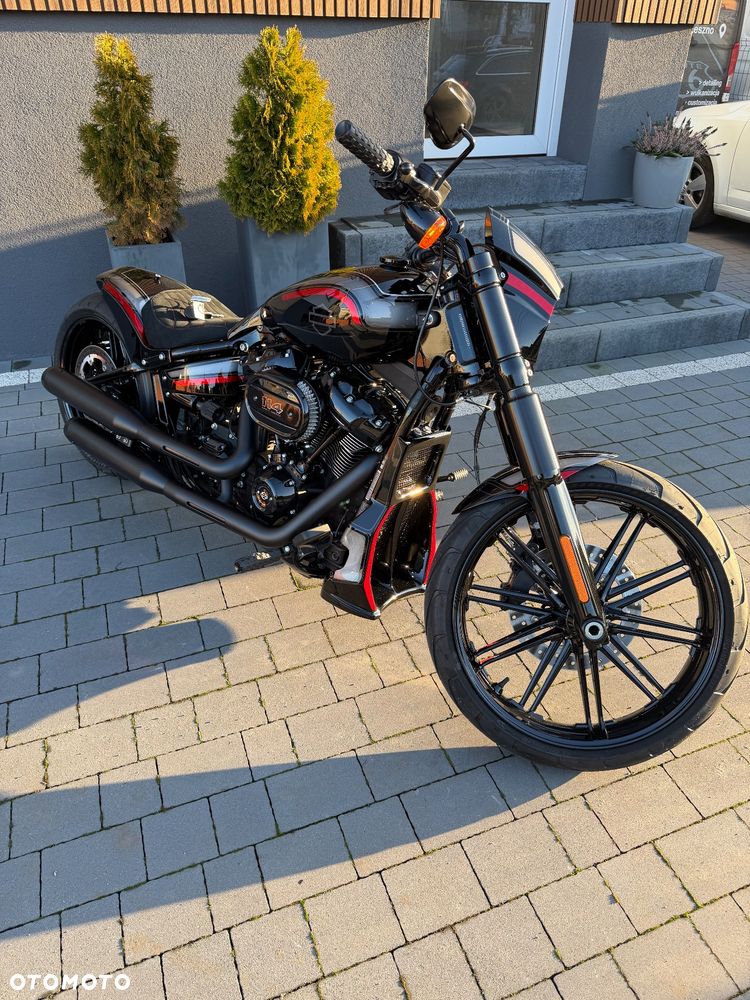 Harley-Davidson Softail Breakout - 1