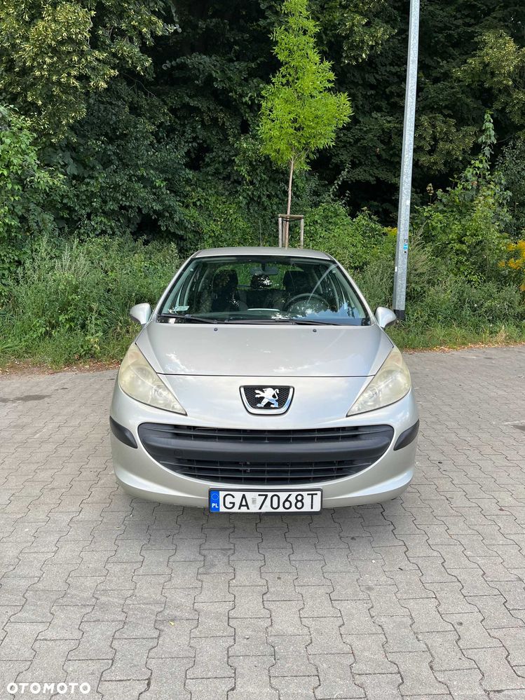 Peugeot 207 - 1