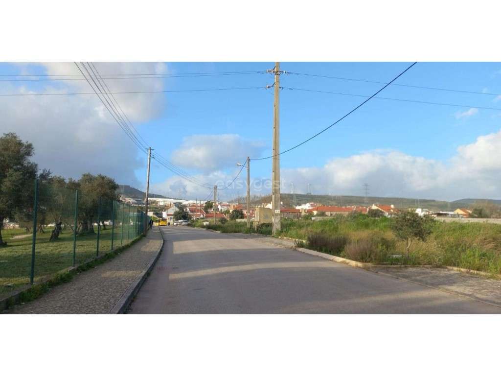 Um Terreno para se poder construir uma moradia até 452 m2 - Grande imagem: 5/22